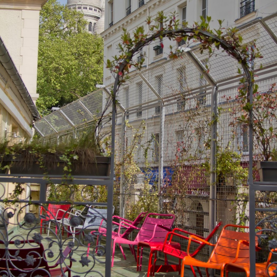 Le Village Montmartre 1